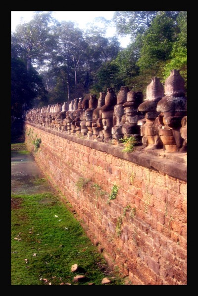 IRREPLACABLE...THESE ANCIENT BUDDHA HEADS LITERALLY "DE-FACED"